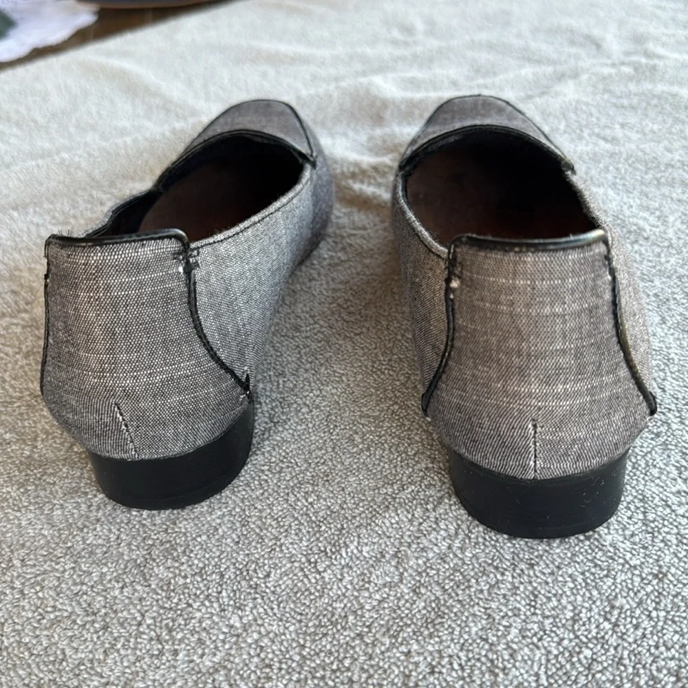 Clarks‎ Artisian loafers women’s size 7.5 7 1/2 Clark’s Keesha Luca Gray Slip-On